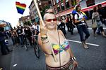 Parade. Talspersoner opfordrer DF til at deltage i homoparade, selv om en intern mail i partiets pressecenter giver udtryk for fordomsfulde holdninger til homoseksuelle. Her er et billede fra paraden i 2008. 