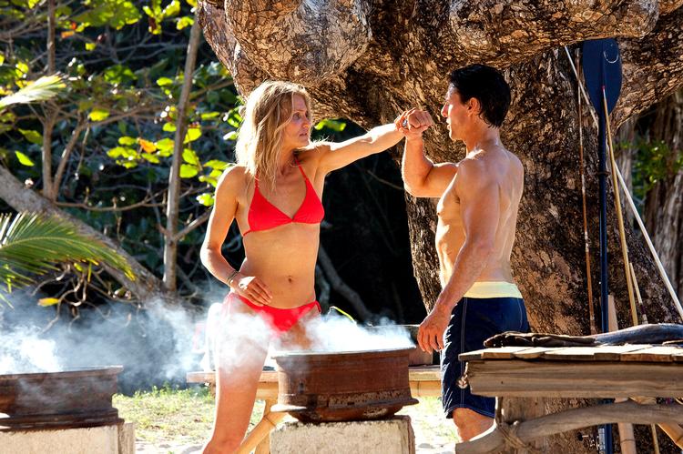 Tja, ikke engang  lidt lir i badetøj får filmen 'Knight  and Day' til at hæve sig over det  endimensionelle.  Foto fra filmen 