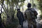 Afghanistan. Er samarbejdet udtryk for en kynisk, men nødvendig pragmatisme? Eller er det en glidebane, der fastlåser afghanerne i et korrupt system? 