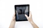 Søgsmål. Direktør for Righthaven, Steve Gibson, har fundet på en løsning for avisens død, som er et alternativ til f.eks. iPad'en. 