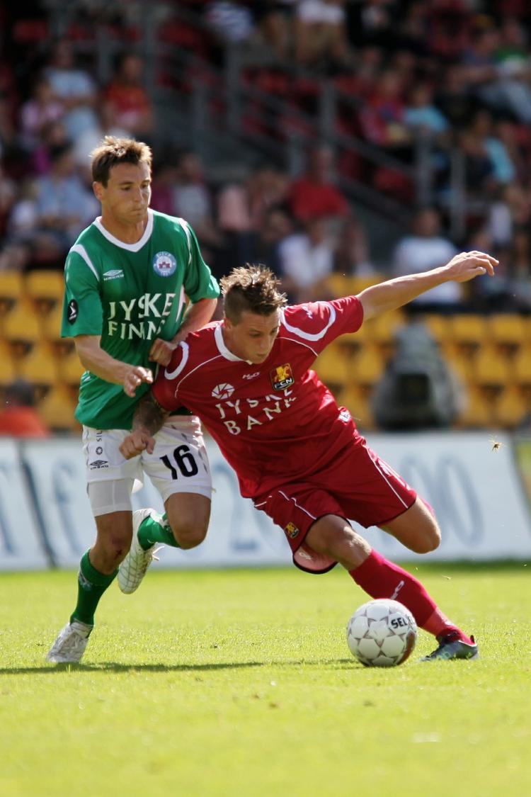 1-4. Thomas Hansen (til venstre) og resten af Silkeborg-holdet var i alvorlige vanskeligheder, da de mødte Nicki Bille og FCN i søndags. Arkivfoto. 
