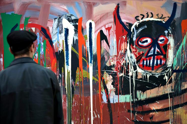 Jean-Michel Basquiat (1960-1988) belv en af graffitiens første store kunststjerner. Øverst ses hans 'Devil' fra 1982, der i disse måneder udstilles i Fondation Beyeler i Schweiz. 