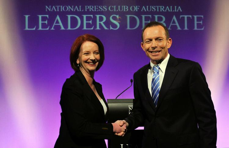 Tv-dyst. De to premierminister kandidater på billedet, den socialdemokratiske premierminister Julia Gillard (tv.) og den konservative oppositionsleder Tony Abbott (th.) turde ikke konkurre med australiens mest sete tv-program. 