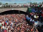 trængsel. Gennem denne tunnel skulle alle mennesker på vej til og fra Love Parade i Duisburg passere. Arrangørerne vurderede selv, at op mod 1,4 millioner personer festede i den tyske storby. 