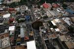 Glemt? Mens verden har glemt alt om kæmpehullet i Guatemala, venter indbyggerne stadig på, at det bliver fyldt op. 