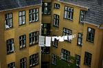 Hvor den gennemsnitlige kvadratmeterpris i den nederste etage ligger på 19.900 kroner, skal man af med 32.500 kroner for at bo på 5. sal. 