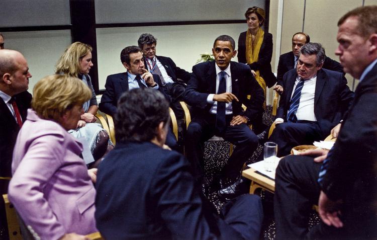 Drama. Kort før sin afgang orienterede Barack Obama lederne af EU-landene om sin forhandling med bl.a. Kina og Brasilien. 