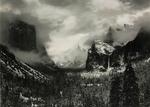 Yosemite. Foto fra 1938 med titlen  'Clearing Winter Storm, Yosemite National Park'. Nationalparken ligger i det østlige Californien og var et af Ansel Adams' foretrukne jagtområder med kameraet. Fotoet indbragte 4,2 mio. kr. på en auktion på Sotheby's for en måned siden. 