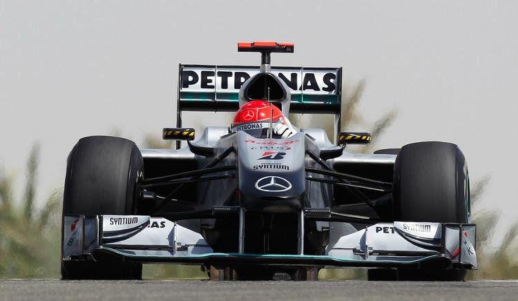 Splittet. »Jeg er på arbejde, så jeg kører Mercedes. Når jeg har fri, kører jeg også Ferrari«, kunne Michael Schumacher sige. Hans vognpark rummer begge mærker. 