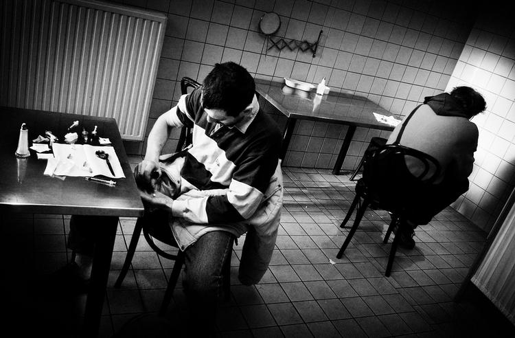 Fixerum. Hvordan skal samfundet forholde sig til narkomaner? Bør vi give storafhængige en håndsrækning? 