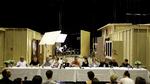 Kristus i midten. Langbordet i Faresstudiet i Trollhättan lignede noget af da Vinci eller Buñuel. Her ses, fra venstre, Tomas Eskilsson, direktør for Film i Väst-faciliteterne, skuespillerne Stellan Skarsgård, John Hurt, Kiefer Sutherland og Kirsten Dunst, instruktør Lars von Trier og spillerne Charlotte Gainsbourg, Charlotte Rampling, Jesper Christensen, Udo Kier samt settets benjamin, Brady Corbett. 