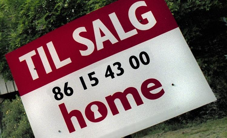 De nye regler for moms ved salg af boliger og byggegrunde vil kun gælde for virksomheder og organisationer, siger skatteministeren. 