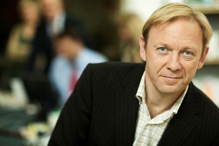 presseetik. Var det i orden, at TV 2-journalister med skjult kamera fulgte efter hjemmehjælpere for at dokumentere snyd? Det mener nyhedsdirektør Michael Dyrby, men nu skal pressenævnet afgøre det. 