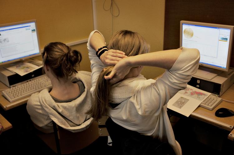 Socialdemokraterne gør med deres forslag om gratis it-kurser til danskerne dummere end de er, mener videnskabsministeren. Arkiv 