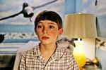 Den fregnede Dylan Riley Snyder er rørende som det menneskelige ansigt midt i alt det miserable, Todd Solondz præsenterer os for. Det er sønnerne, der gør filmens syndefald gribende i blandt andet mødet mellem den ældste søn og den pædofilidømte far. Foto: Miracle Film 