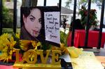 Popkonge. Michael Jackson døde 25. juni sidste år efter et hjertestop. En obduktionsrapport viste, at Jackson døde af en overdreven mængde propofol. Hans tidligere livlæge er sigtet i sagen. Arkivfoto. 
