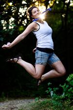 Sara Ruscher ved godt, at folk tænker på knæstrømper og knob, når hun fortæller, at hun er spejder. 