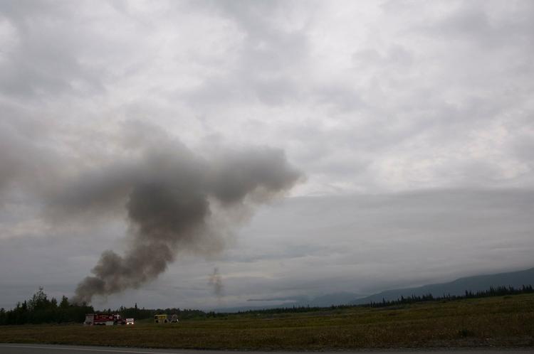 Styrt. Arctic Thunder er et yderst populært show i Alaska. I går endte forberedelserne i fire dræbte under en træningsflyvning. 