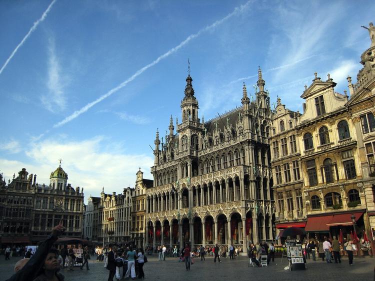 Byliv. De fleste forbinder Bruxelles med EU-parlamentet, men byen er meget mere end det. Bruxelles er en kulturel smeltedigel præget af mangfoldighed og charme, skriver Jens Bostrup. 