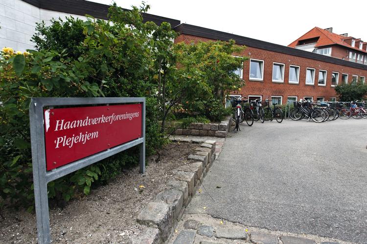 Afsløring. TV 2 har afsløret uacceptable forhold i den københavnske hjemmepleje (Håndværkerforeningens Plejehjem). Men nogle af optagelserne er dårlig journalistik, mener Dennis Kristensen. 