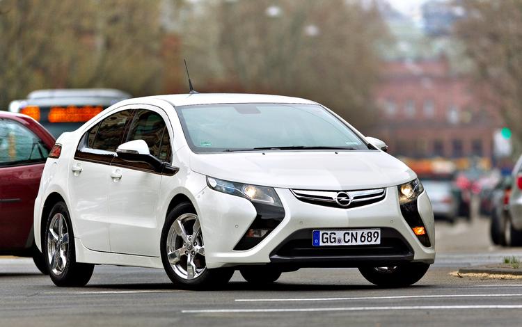 UNIK. Et stykke tid endnuvil Opel Ampera være et sjældent syn i  trafikken. Der  findes nemlig kun et køreklart eksemplar. Foto: Axel Wierdeman/Opel 
