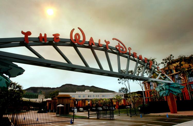 Disney. Koncernens hovedkvarter i Burbank i Californien. Miramax er ifølge de store amerikanske aviser blevet solgt for 660 millioner dollar (3,7 mia. kr.). 