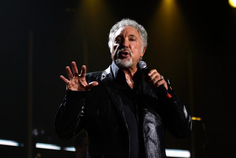 Tom Jones får ikke  inderligheden med på sit nyeste udspil. Foto: AP 