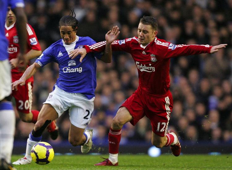 Comeback. Fabio Aurelio tager to år mere i den røde trøje. Arkivfoto. 