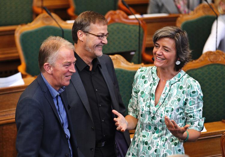 Samarbejde. S, SF og De Radikale er nødt til at bøje sig for at finde sammen. Villy Søvndal, Ole Sohn og Margrethe Vestager ved afslutningsdebatten i Folketinget. 