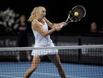 videre. Caroline Wozniacki vandt i aftes sin første kamp i doubleturneringen i Farum og spiller i aften single. 
