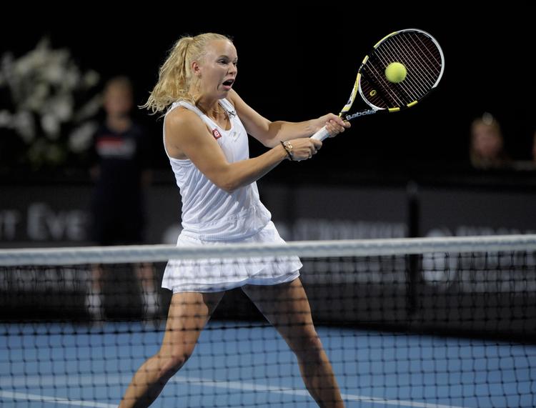 videre. Caroline Wozniacki vandt i aftes sin første kamp i doubleturneringen i Farum og spiller i aften single. 