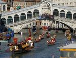 Hollywood. De amerikanske film har stort spillerum på årets Venedig festival. Her foto fra en regatta i Venedig sidste efterår. 