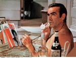 klassiker. 'Diamanter varer evigt' fra 1971 med Sean Connery i roilen som Bond, som her fører en telefonsamtale fra badekarret. 