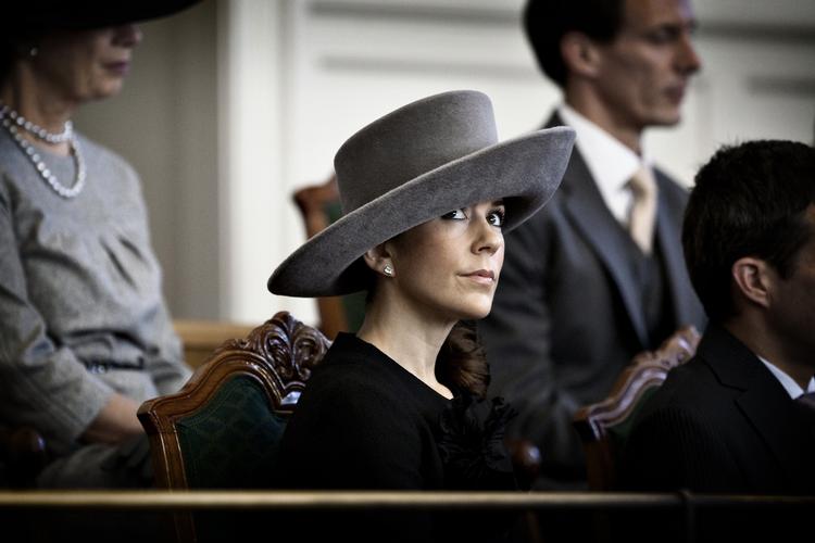 modeprinsesse. Kronprinsesse Mary er blandt verdens bedst klædte, konkluderer Vanity Fair. Her under statsministerens åbningstale i oktober sidste år. 