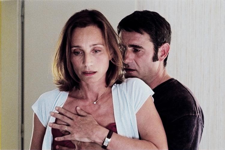 Da Susanne (Kristin Scott Thomas) møder Ivan (Sergi Lopez) støder det moderne frisind på en ældgammel barriere.  Foto fra filmen 