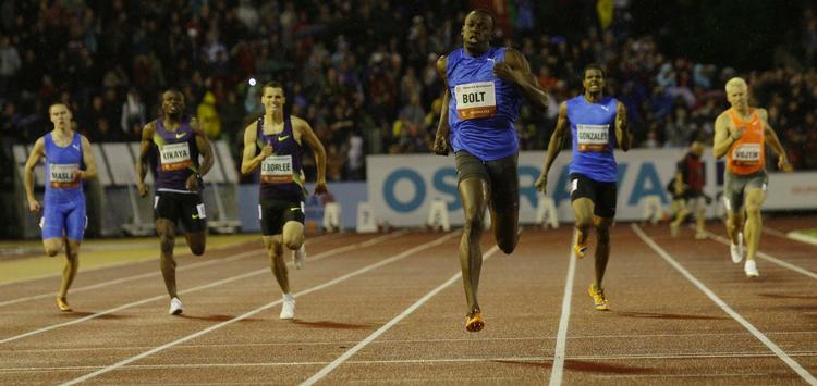 topmøde. Usain Bolt vinder et 300 meter-løb i Tjekkiet 27. maj. I morgen skal jamaicaneren løbe mod Tyson Gay på 100 meter. Arkivfoto. 