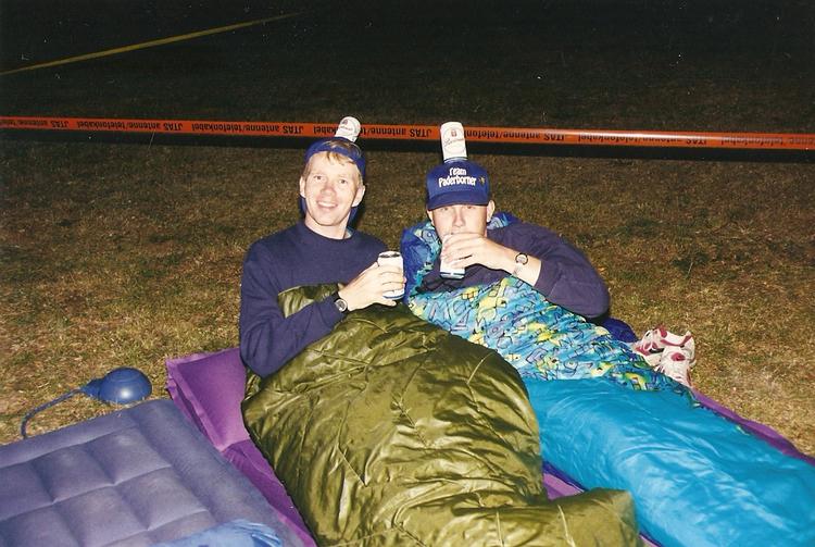 Siden 1989 har en flok fra Randers på  mere end 20 mænd og enkelte kvinder været repræsenteret på Skanderborg Festival under det  nu legendariske navn Team Paderborner. Privatfoto: Johnny Frederiksen 