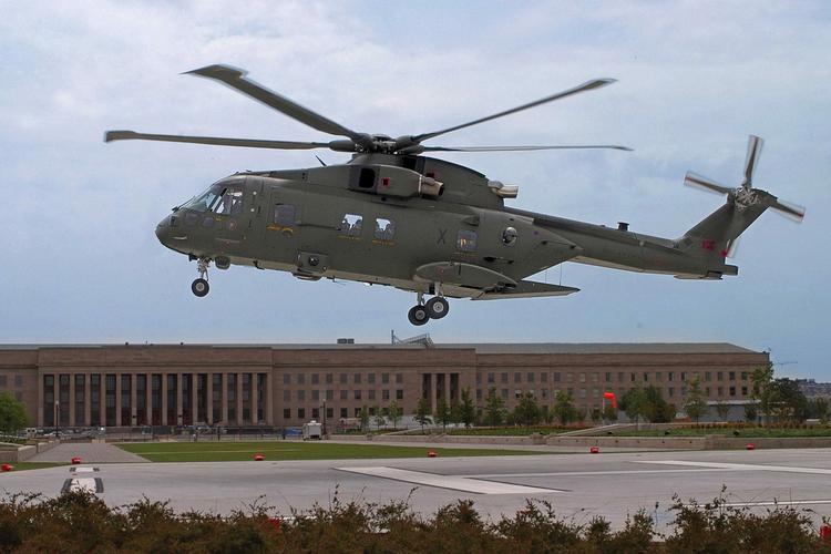 The EH101, here seen landing at the Pentagon in Washington in 2005. Archive. 