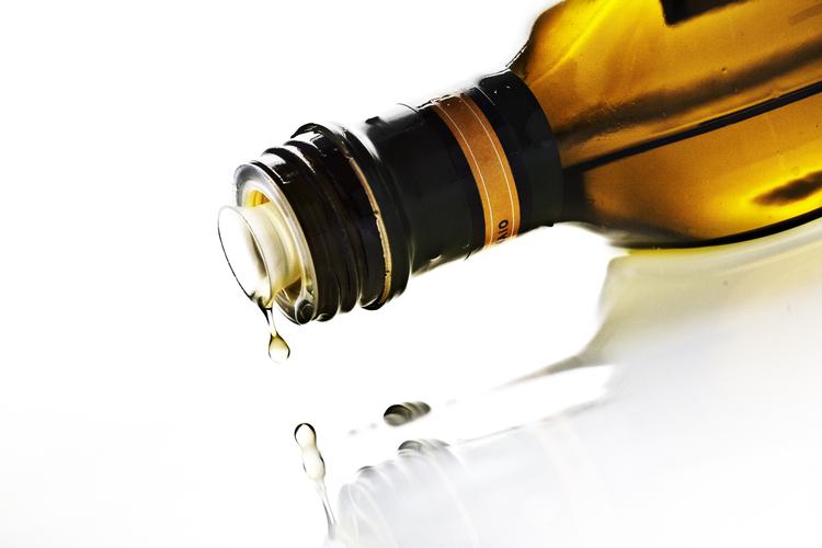 Gyldne dråber. Olierne blev smagt blindt af de tre dommere. 