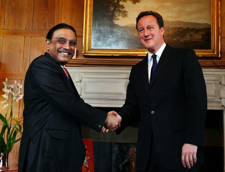 Venner. Storbritannien og Pakistan ser ud til at have glattet spændingerne ud efter Camerons kontroversielle udtalelser i sidste uge. 