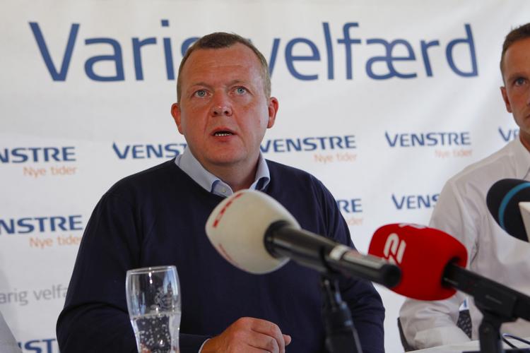 Hakkebræt. Der skulle fortælles om Venstres fremtidsplaner på sommergruppemødet, men der blev også tid til en bredside mod S og SF's plan 'Fair Løsning'. 