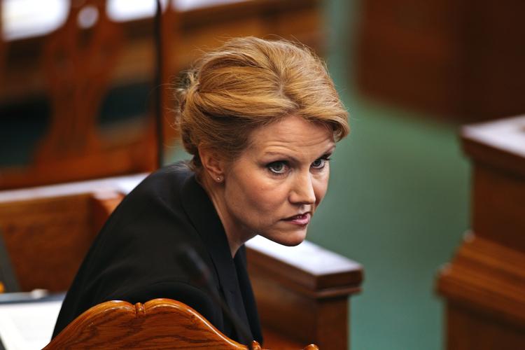 Modvind. Helle Thorning-Schmidt kan notere modvind, efter at skattesagen er kommet frem. Den seneste meningsmåling koster partiet vælgere. (Arkivfoto) 