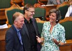 Dilemma. Ole Sohn og Villy Søvndal må konstatere, at flere meninge medlemmer af SF' s folketingsgruppe er tiltrukket af de radikales seneste udmeldinger på udlændingeområdet. (Arkivfoto) 