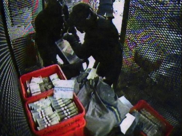 Helikopterrøvere. De var ti mand om det historiske kup. Alle bliver betegnet som amatører uden den store kriminelle løbebane. 