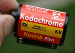 Epoke. Den sidste rulle Kodachrome blev fremkaldt i den lille by Parsons i Kansas, hvor Dwayne's Photo som det sidste sted i verden fremkalder Kodachrome-film. 