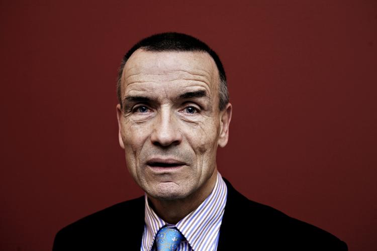 Helge Adam Møller (K) slår fast, at det er saglig vurdering, der ligger bag hans beslutning om ikke at kritisere Lars Løkke Rasmussen for hans rolle i overbetaling til privathospitaler. 