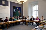 Møde. Antallet af møder man deltager i er ikke et udtryk for folketingsmedlemmernes aktivitetsniveau, siger en stribe gruppeformænd. Arkivfoto. 