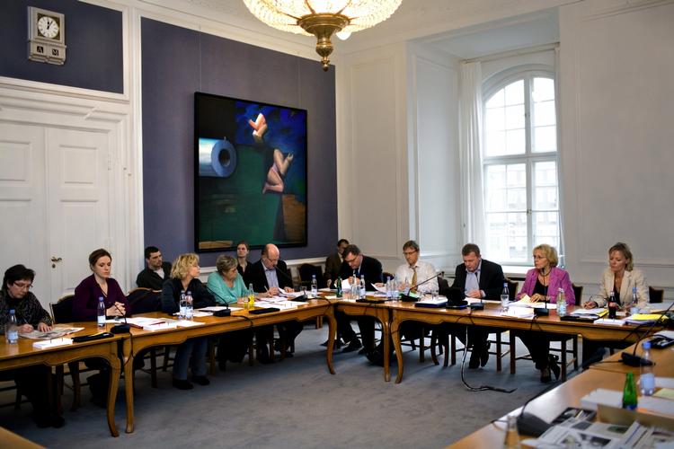 Møde. Antallet af møder man deltager i er ikke et udtryk for folketingsmedlemmernes aktivitetsniveau, siger en stribe gruppeformænd. Arkivfoto. 