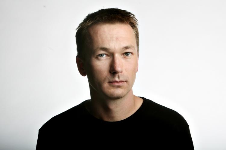 Design. Besat af dansk design og arkitektur og har skrevet bøgerne 'Danske designere - Børge Mogensen' (2005) og 'Danske designere - Kay Bojesen' (2007) på Aschehougs Forlag. 