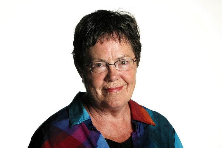 Bøger. Anmelder biografier, antologier, samtalebøger, erindringer i Politiken. 